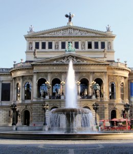 Alte Oper in Frankfurt am Main © JeniFoto-shutterstock.com/2013