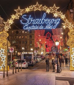 Weihnachtlich geschmücktes Straßburg &copy; Alexi Tauzin - stock.adobe.com