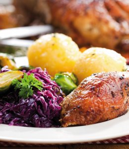 Gänsekeule mit Knödel und Rotkohl © karepa-fotolia.com