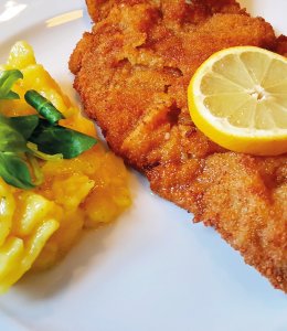 Wiener Schnitzel mit Kartoffelsalat © fotoping-fotolia.com