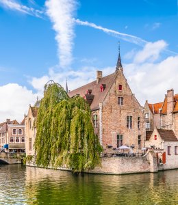 Altstadt von Brügge mit Blick auf Belfried © napa74 - stock.adobe.com