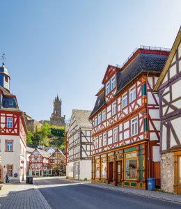 in der Altstadt von Dillenburg © modernmovie - stock.adobe.com