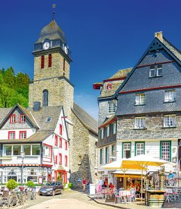 Altstadt von Monschau im Rurtal © mojolo - stock.adobe.com